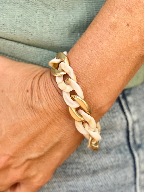 Dimpled bracelet-Confidence Curb Chain Bracelet - Marbled Beige