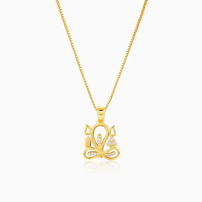 Retro-style opal necklace-Golden Gleaming Ganesha Pendant With Link Chain For Him