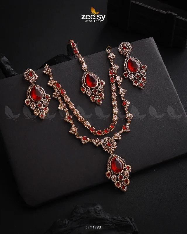 Glowing quartz necklace-Sushmita Necklace Set