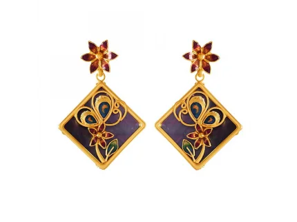 Sun glow earrings-Lovely Diamond Shape Pola Earrings With Intricate Gold Details