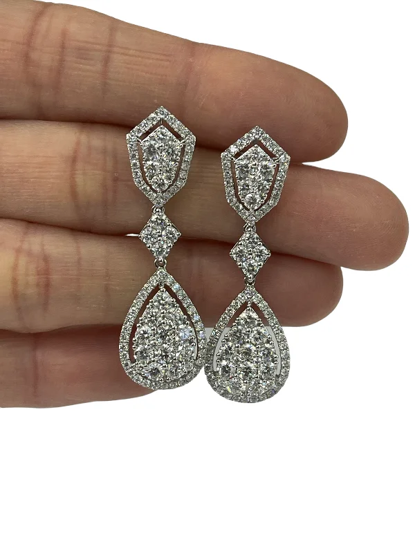 Fine-cut earrings-Round Brilliants Cluster Diamond Dangling Earrings White Gold 18kt